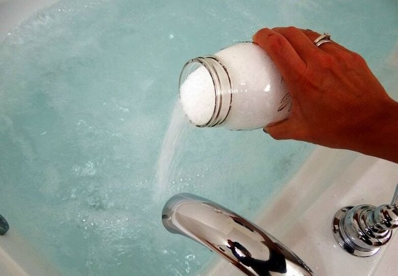 Bain de bicarbonate de soude pour l'agrandissement du pénis